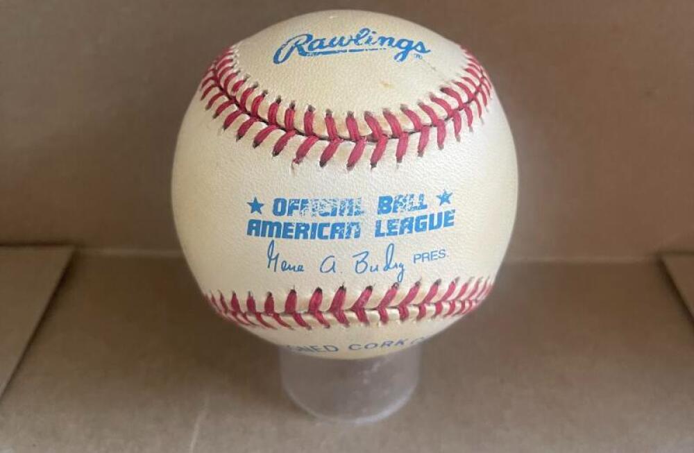 BROOKS ROBINSON ORIOLES SIGNED AUTO VINTAGE A.L. BASEBALL BECKETT AUTH