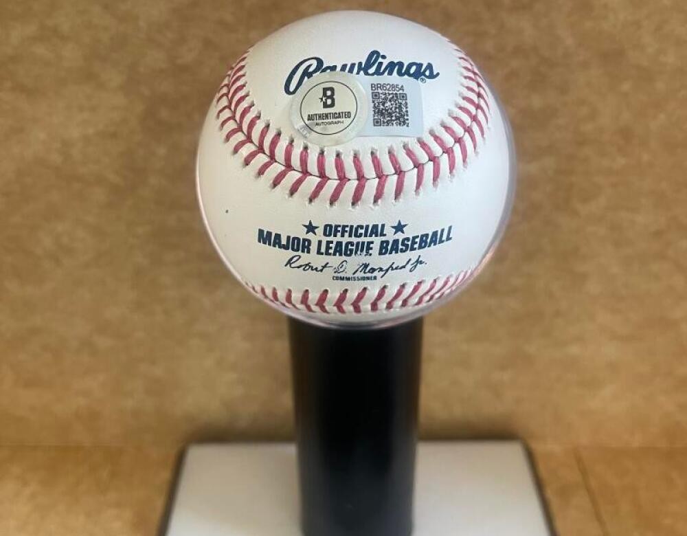 BOB BEAMON 68 GOLD OLYMPICS SIGNED AUTOGRAPHED M.L. BASEBALL BECKETT AUTH
