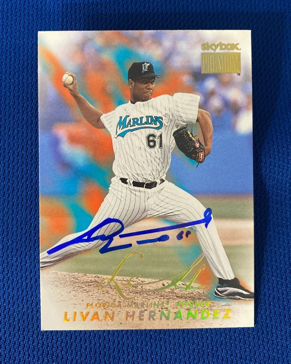 1999 SKYBOX PREMIUM LIVAN HERNANDEZ FL MARLINS AUTOGRAPH SIGNED CARD #86 W/COA