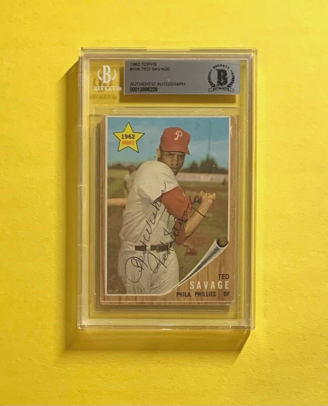 1962 TOPPS TED SAVAGE #104 AUTHENTIC AUTO BECKETT CERTIFIED PHILLIES