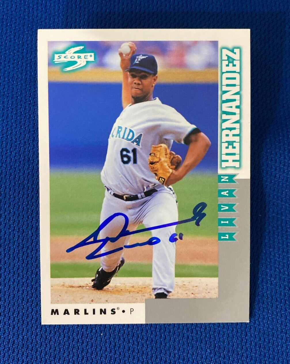 1998 SCORE LIVAN HERNANDEZ FL MARLINS AUTOGRAPHED SIGNED CARD #RT197 W/COA
