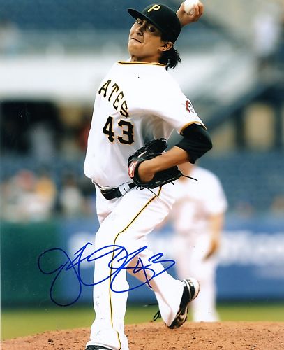 JESSE  CHAVEZ      PITTSBURGH  PIRATES  SIGNED 8X10