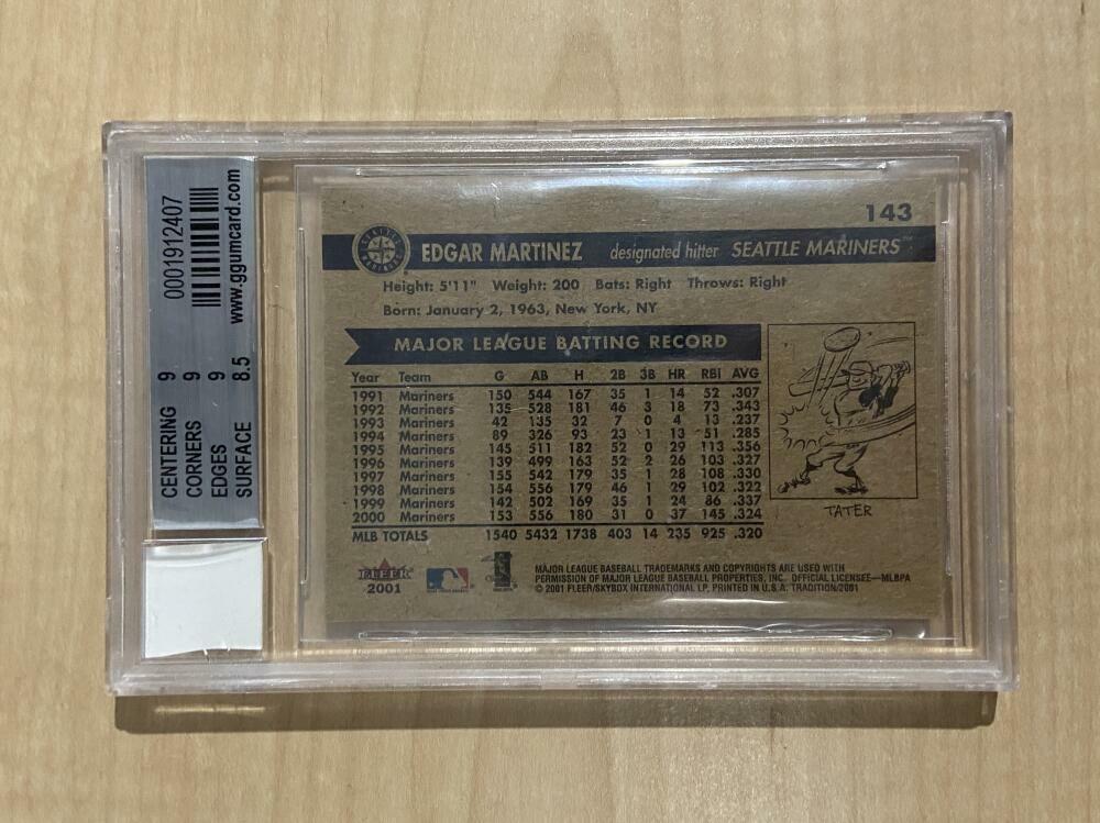2001 FLEER TRADITION #143 EDGAR MARTINEZ BECKETT MINT 9 