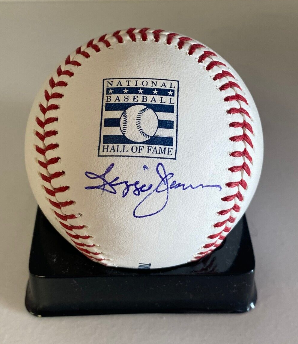 REGGIE JACKSON A'S/YANKEES SIGNED AUTOGRAPHED HALL OF  FAME BASEBALL BECKETT ***