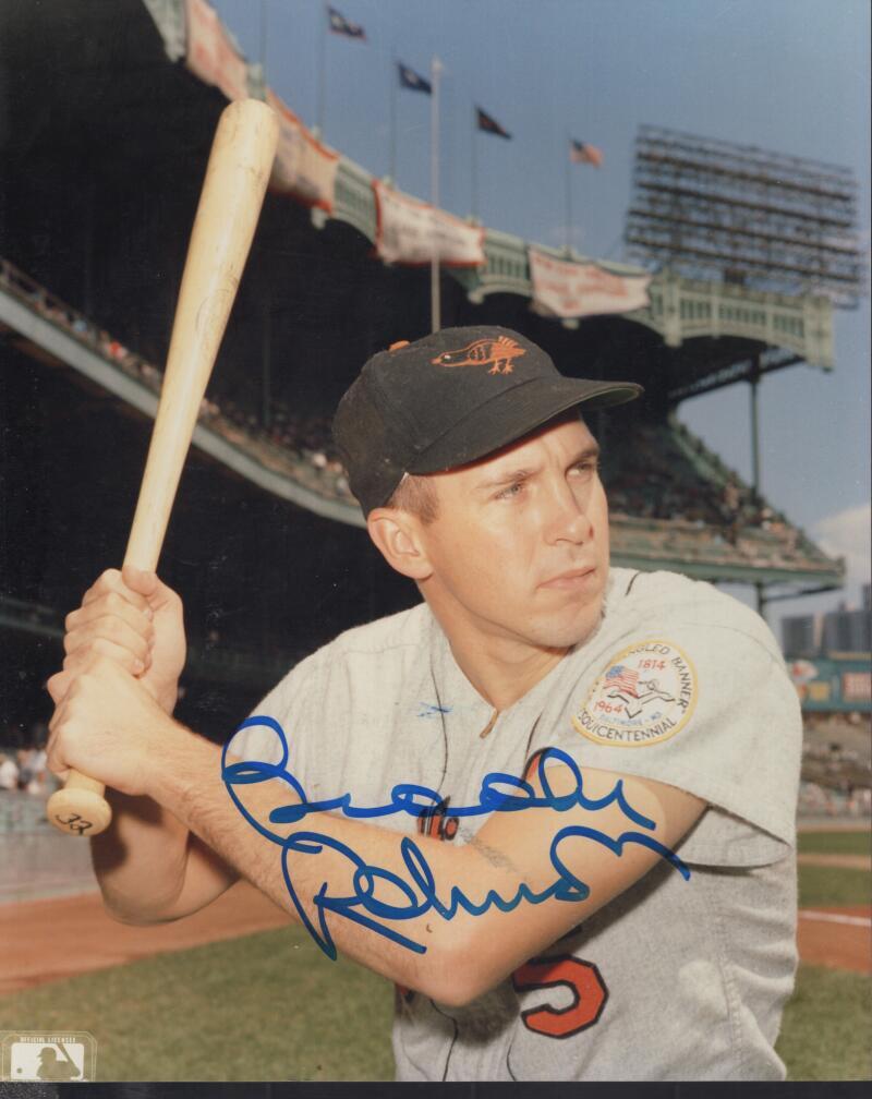 BROOKS ROBINSON ORIOLES SIGNED AUTOGRAPHED 8X10 PHOTO W/ COA
