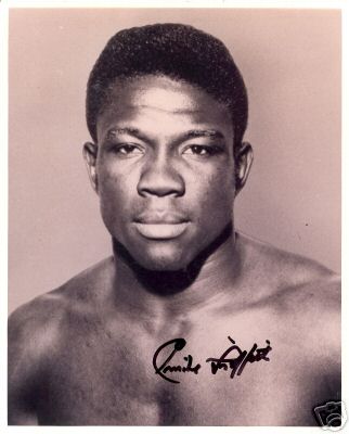 EMILE  GRIFFITH   CHAMPION  BOXER  SIGNED 8X10