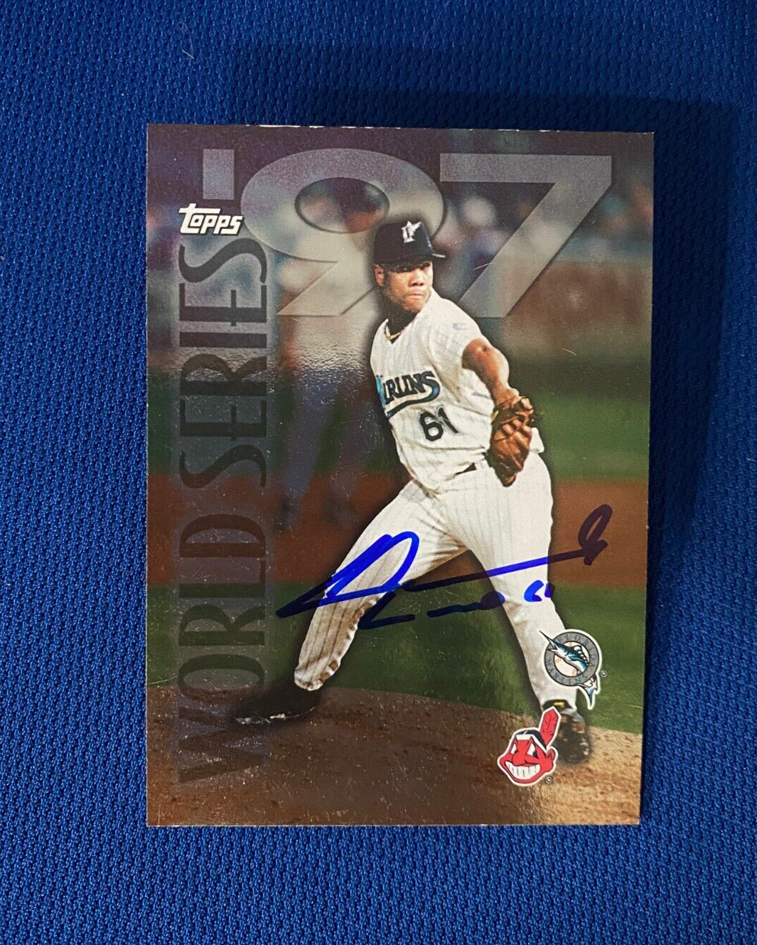 1997 TOPPS WORLD SERIES LIVAN HERNANDEZ FL MARLINS AUTO SIGNED CARD #281 W/COA *
