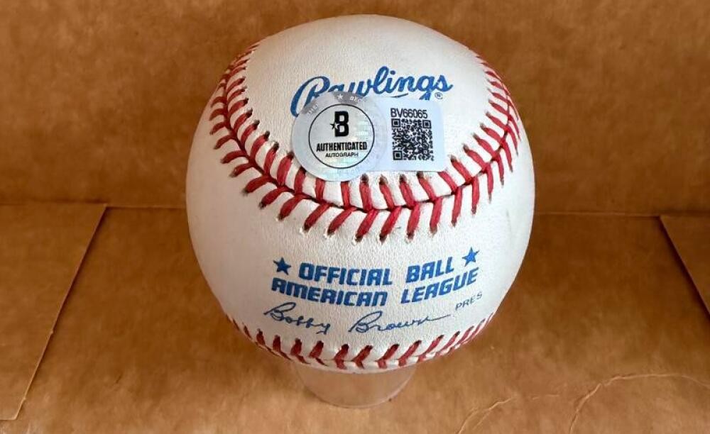 TOM KELLY MINNESOTA TWINS SIGNED AUTOGRAPHED M.L. BASEBALL BECKETT AUTH