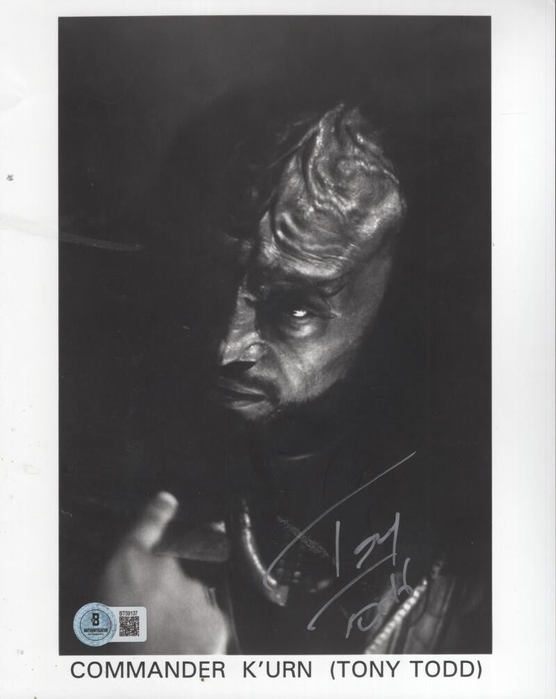 COMMANDER K'URN TONY DODD ACTOR SIGNED AUTOGRAPHED 8X10 PHOTO BECKETT AUTH