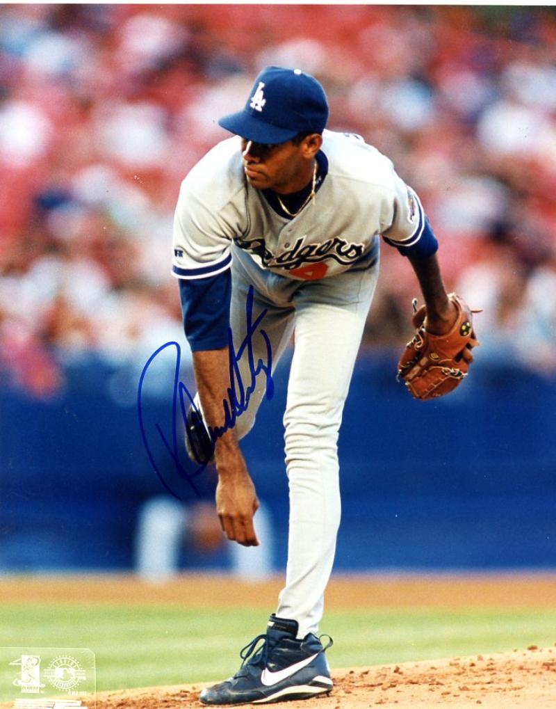 RAMON MARTINEZ LOS ANGELES DODGERS SIGNED AUTOGRAPHED 8X10 PHOTO W/COA