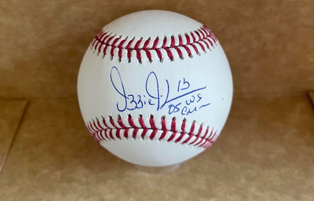 OZZIE GUILLEN CHICAGO WHITE SOX  05 WS CHAMPS SIGNED  M.L. BASEBALL BECKETT WITN