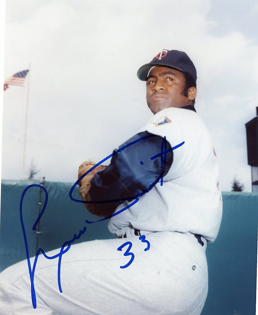 LUIS  TIANT  MINNESOTA  TWINS  SIGNED  8X10  PHOTO