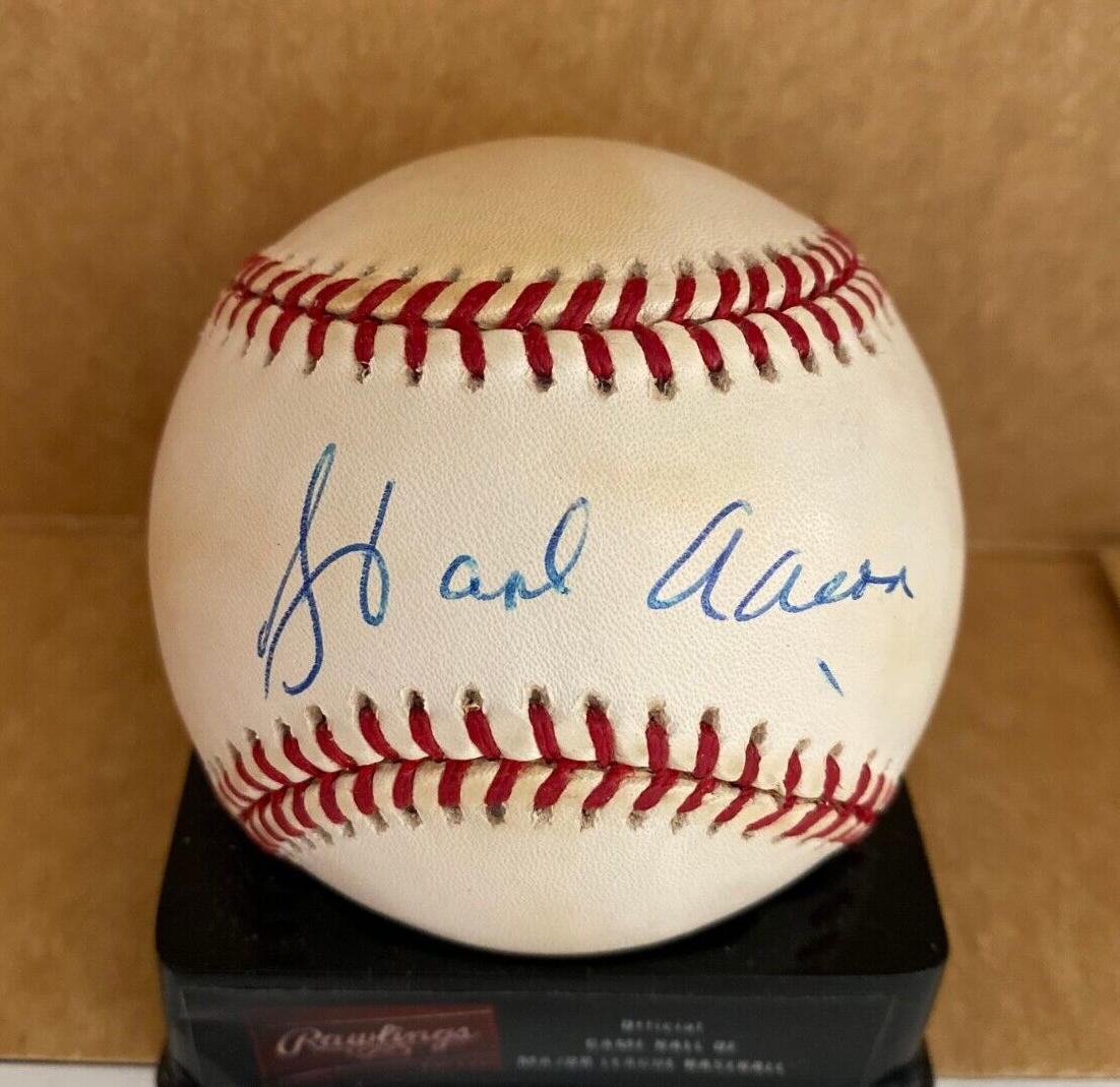 HANK AARON MILWAUKEE BRAVES SIGNED AUTOGRAPHED N.L. BASEBALL MOUNTED MEMORIES