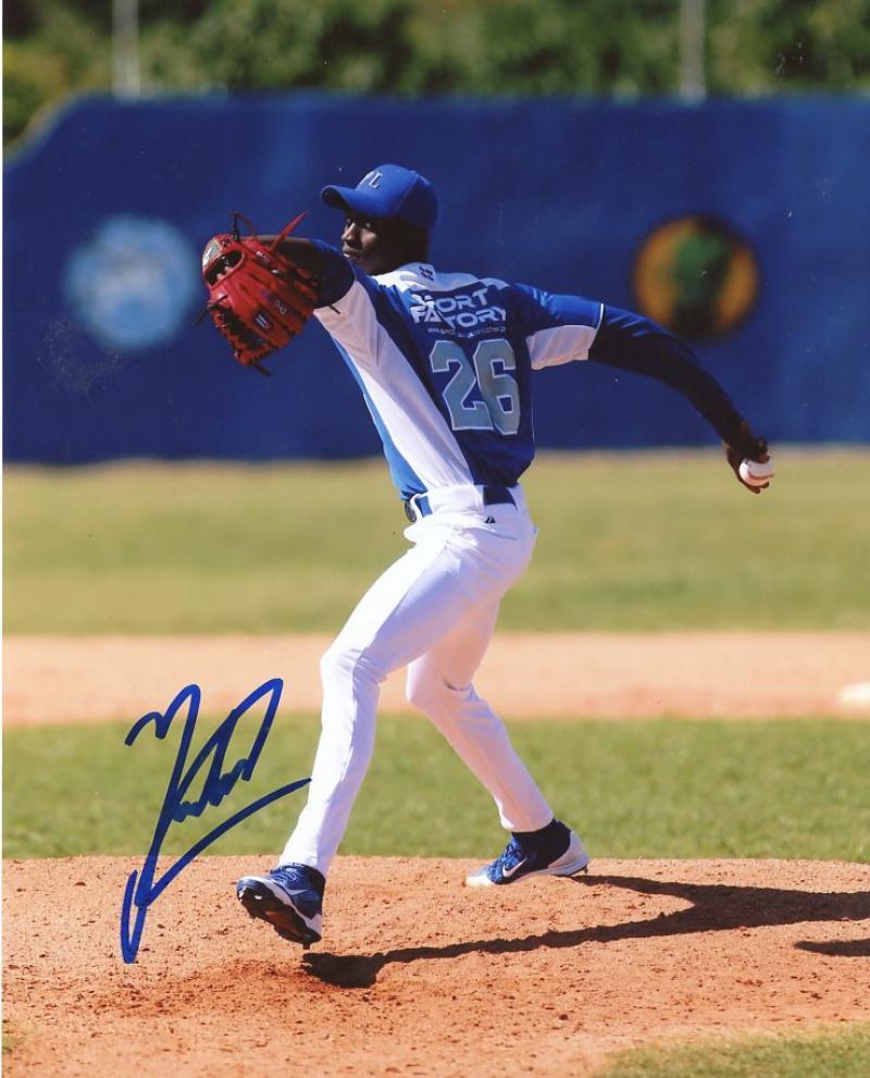 YADIER ALVAREZ LOS ANGELES DODGERS SIGNED AUTOGRAPHED 8X10 PHOTO W/COA