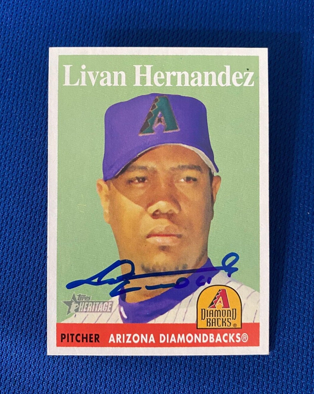 2007 TOPPS HERITAGE LIVAN HERNANDEZ DIAMONDBACKS AUTO SIGNED CARD #281 W/COA