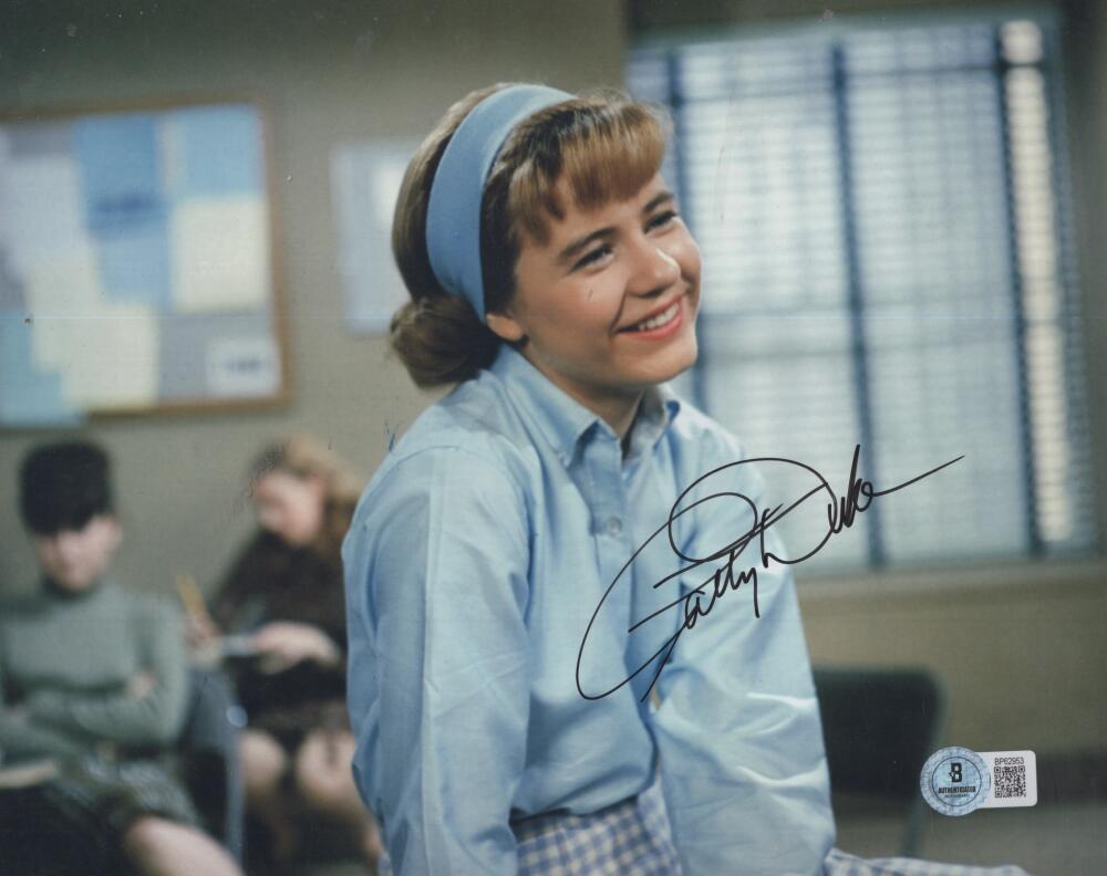 PATTY DUKE ACTRESS  SIGNED AUTOGRAPHED 8X10 PHOTO BECKETT 