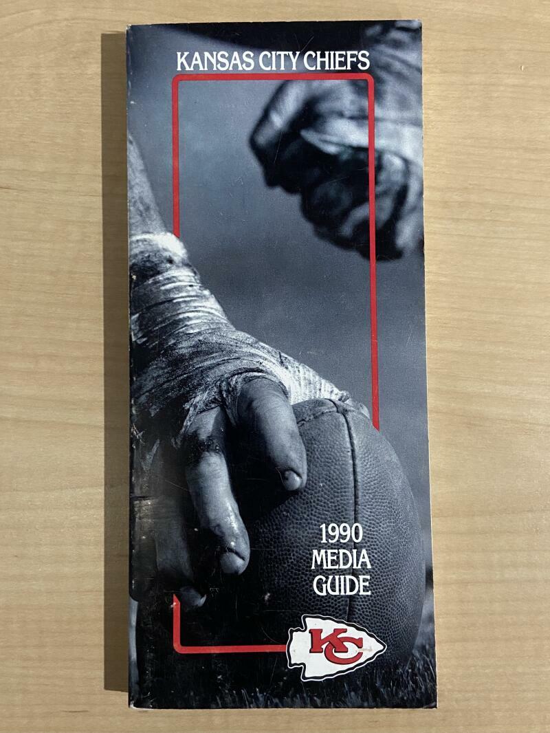 1990 KANSAS CITY CHIEFS MEDIA GUIDE 246 PAGES