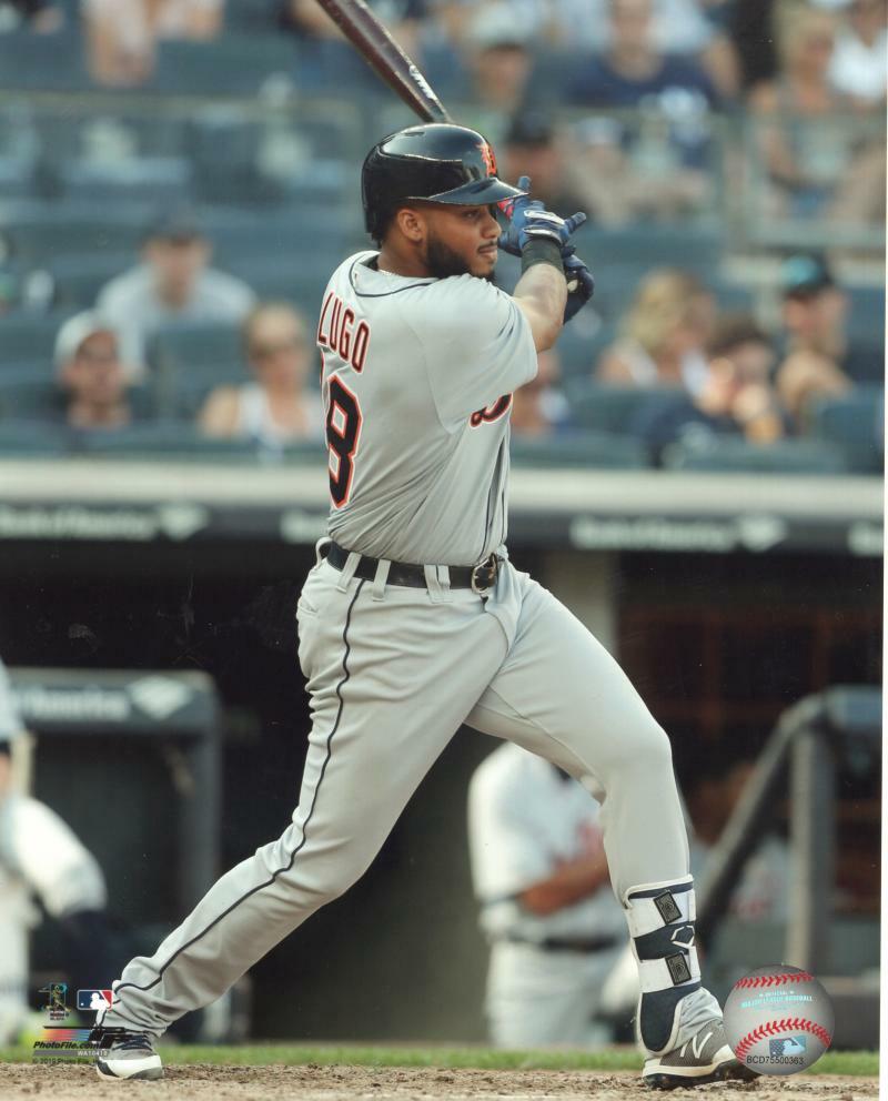 DAWELL LUGO DETROIT TIGERS  UNSIGNED 8X10 PHOTO