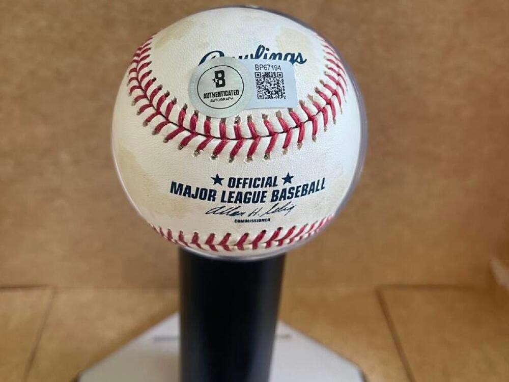 OMAR MINAYA YANKEES/METS GM SIGNED AUTOGRAPHED M.L. BASEBALL BECKETT AUTH 