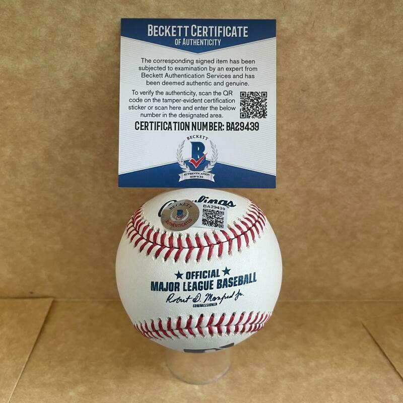MIKE MORGAN 82 YANKEES SIGNED AUTO M.L. BASEBALL BECKETT BA29439