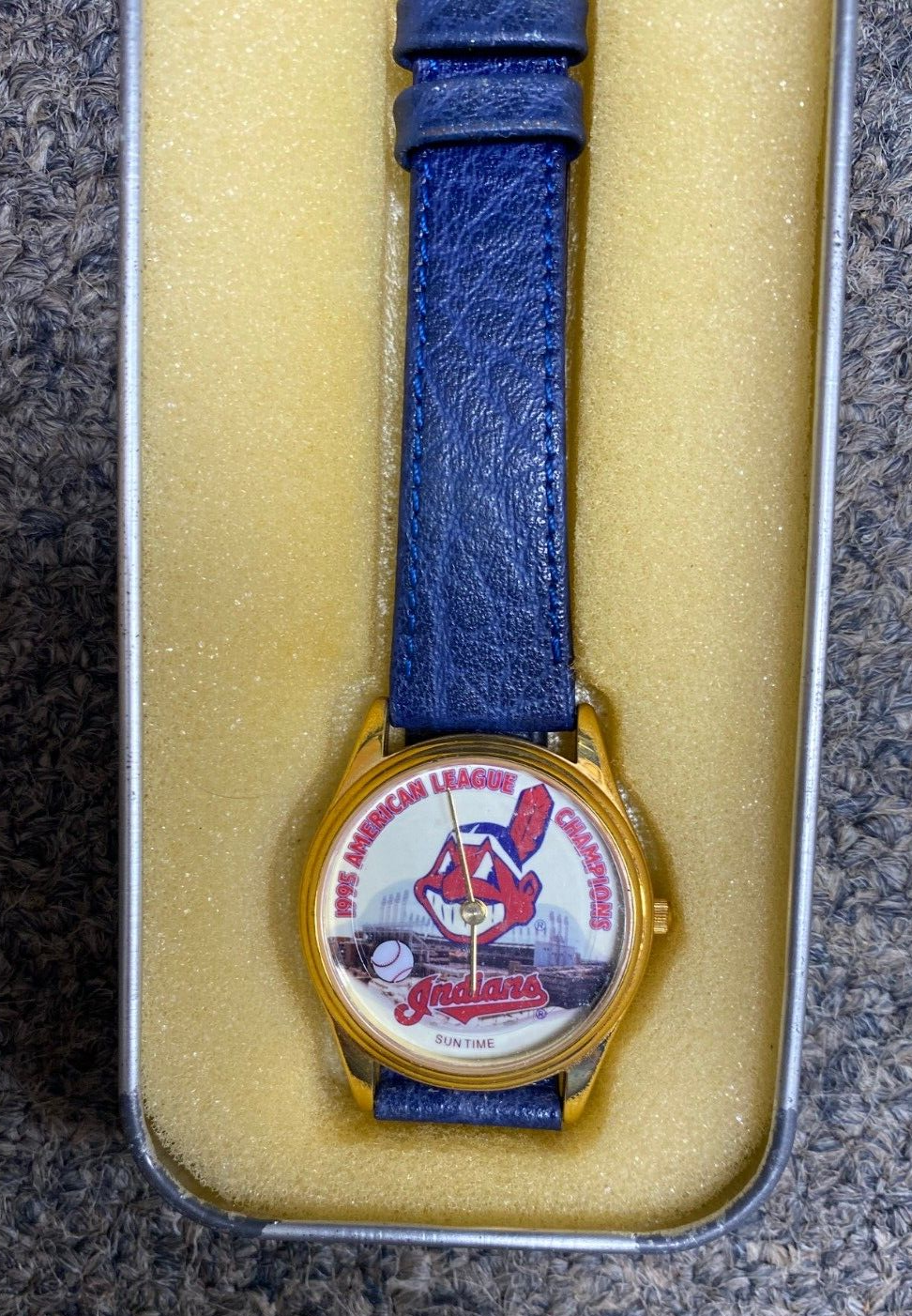 VINTAGE 1995 CLEVELAND INDIANS BASEBALL COLLECTIBLE WATCH SUNTIME W/CASE