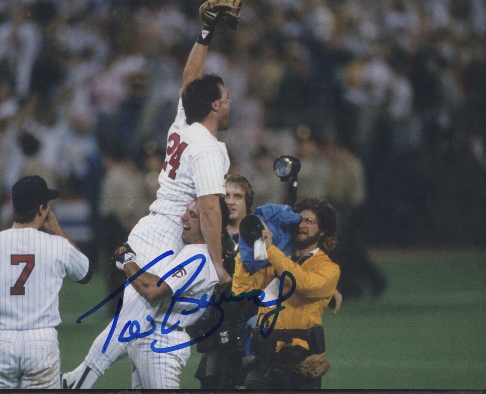 TOM BRUNANSKY MINNESOTA TWINS  SIGNED 8X10 PHOTO W/ COA
