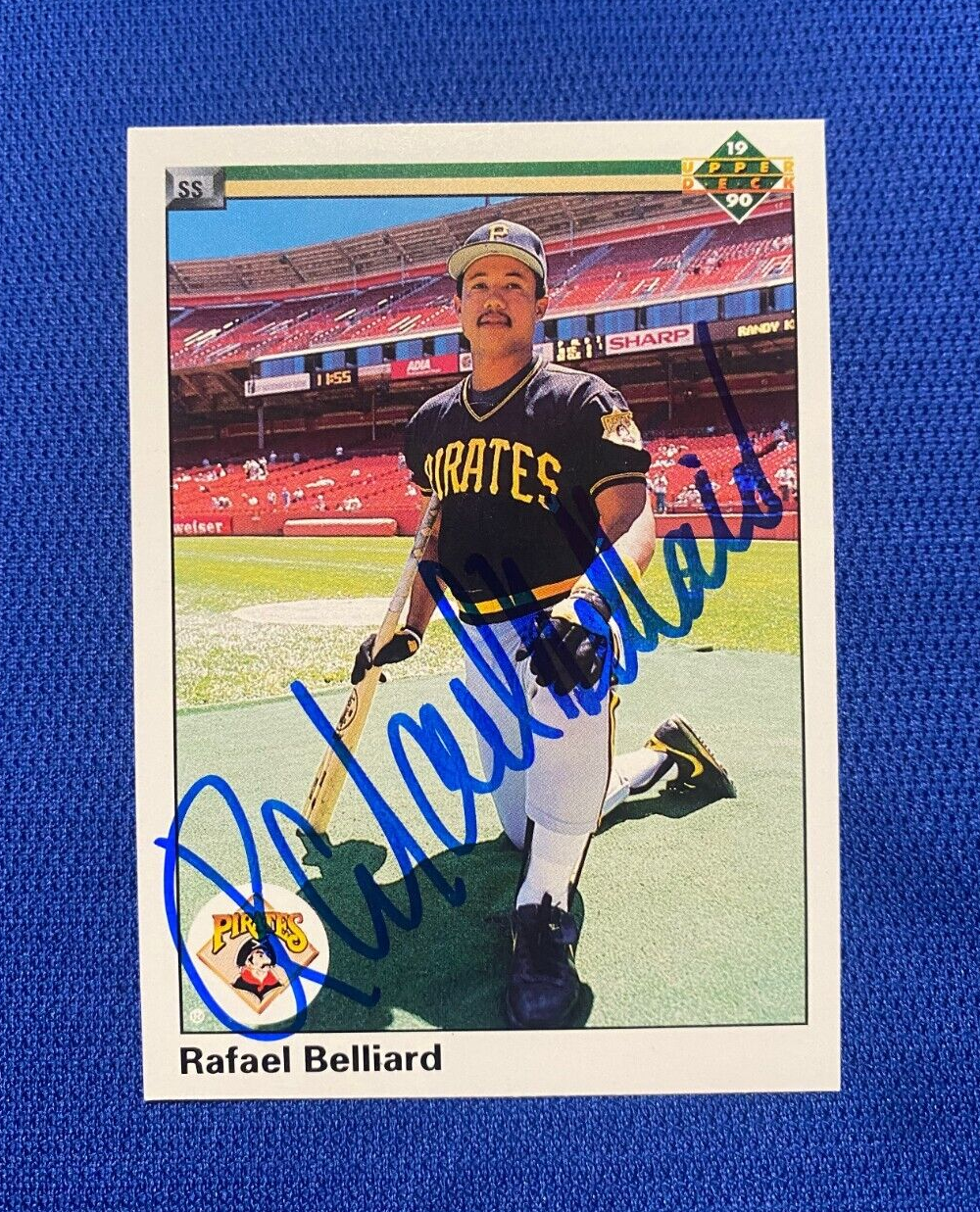 1990 UPPER DECK RAFAEL BELLIARD PITTSBURGH PIRATES SIGNED AUTO #208 CARD W/COA