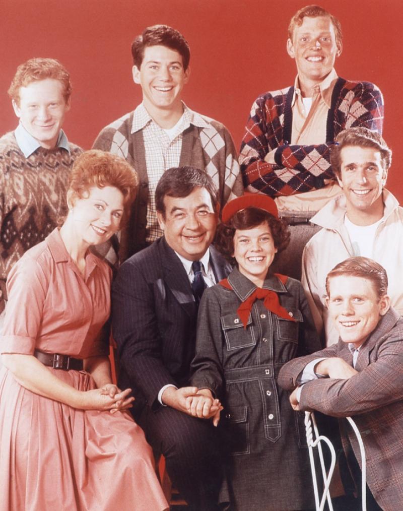 HAPPY DAYS FULL CAST  UNSIGNED 8X10 PHOTO