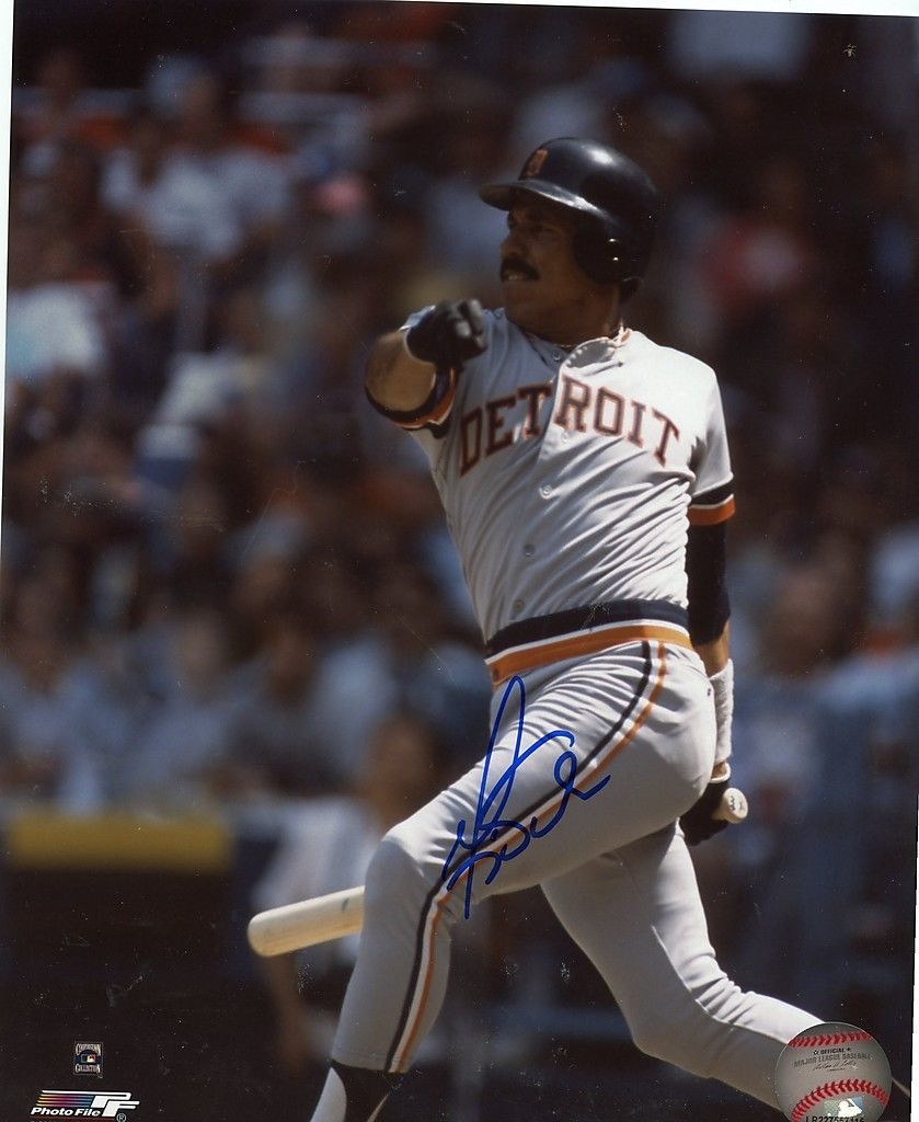 LUIS  SALAZAR   DETROIT  TIGERS  SIGNED 8X10  PHOTO
