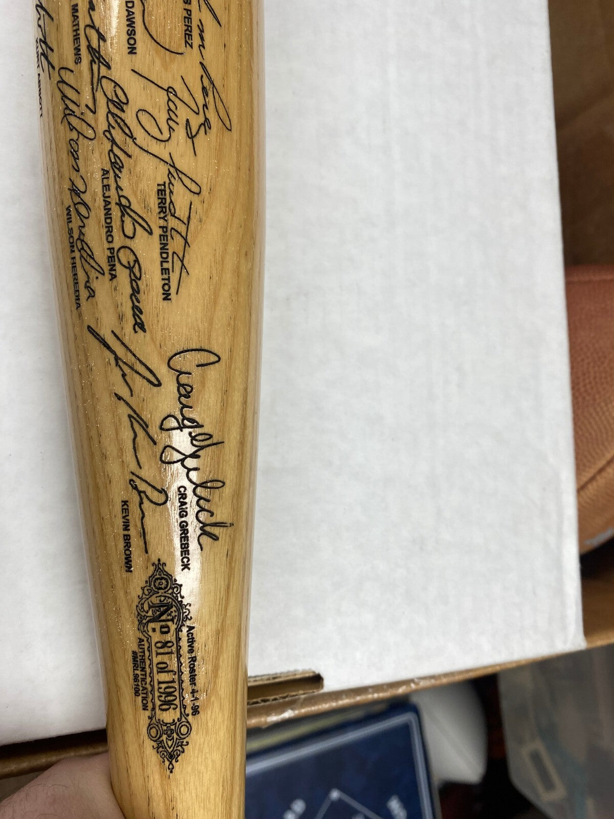 1996 HEAVY HITTER FLORIDA MARLINS TEAM SIGNED LIMITED EDITION BAT W/BOX