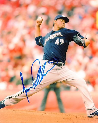 YOVANNI  GALLARDO     MILWAUKEE  BREWERS  SIGNED 8X10