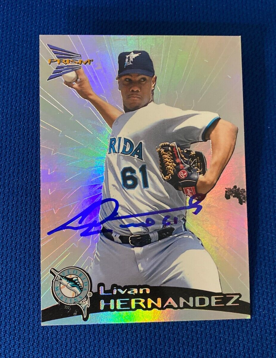 1999 PACIFIC PRISM LIVAN HERNANDEZ FL MARLINS AUTOGRAPH SIGNED CARD #62 W/COA