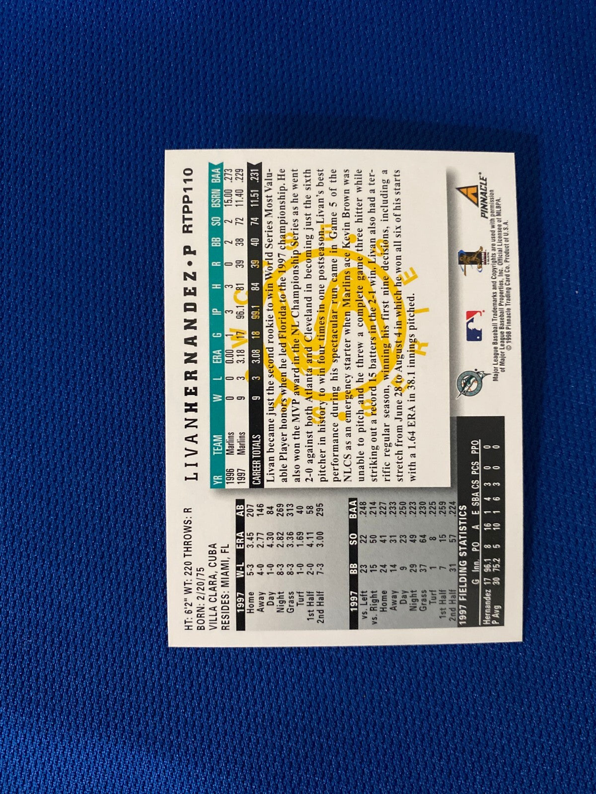 1998 SCORE FOIL LIVAN HERNANDEZ FLORIDA MARLINS AUTO SIGNED CARD #110 W/COA *
