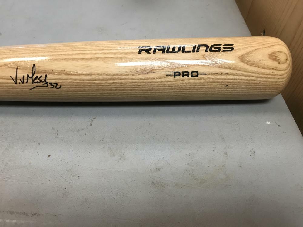 VICTOR VICTOR MESA MIAMI MARLINS SIGNED RAWLINGS BAT JSA DD61486