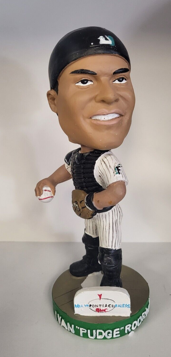 IVAN "PUDGE" RODRIGUEZ FLORIDA MARLINS SIGNED BOBBLEHEAD MATCH UP