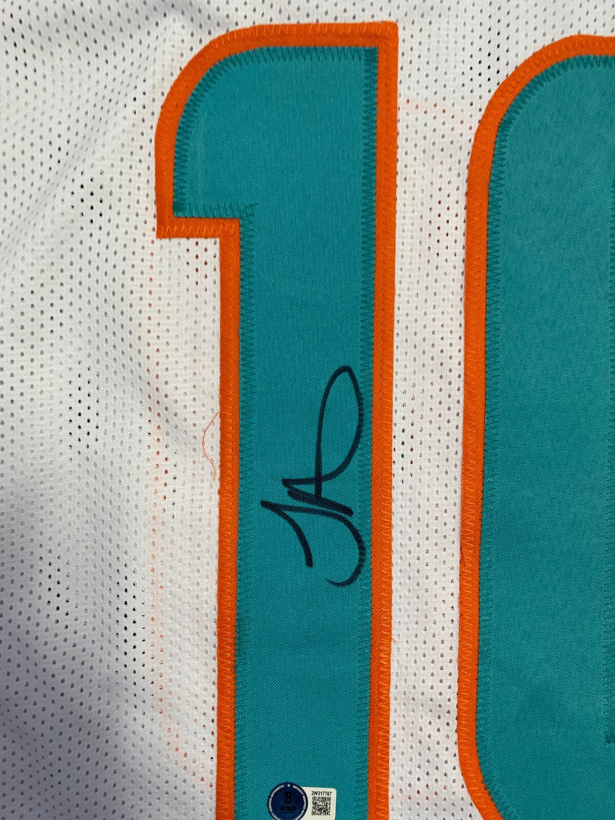 TYREEK HILL DOLPHINS SIGNED AUTO WHITE CUSTOM FOOTBALL JERSEY SZ XL BECKETT