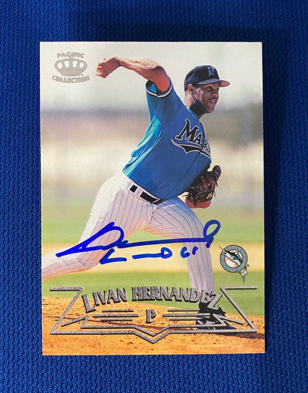 1998 PACIFIC LIVAN HERNANDEZ FL MARLINS AUTOGRAPHED SIGNED CARD #303 W/COA *