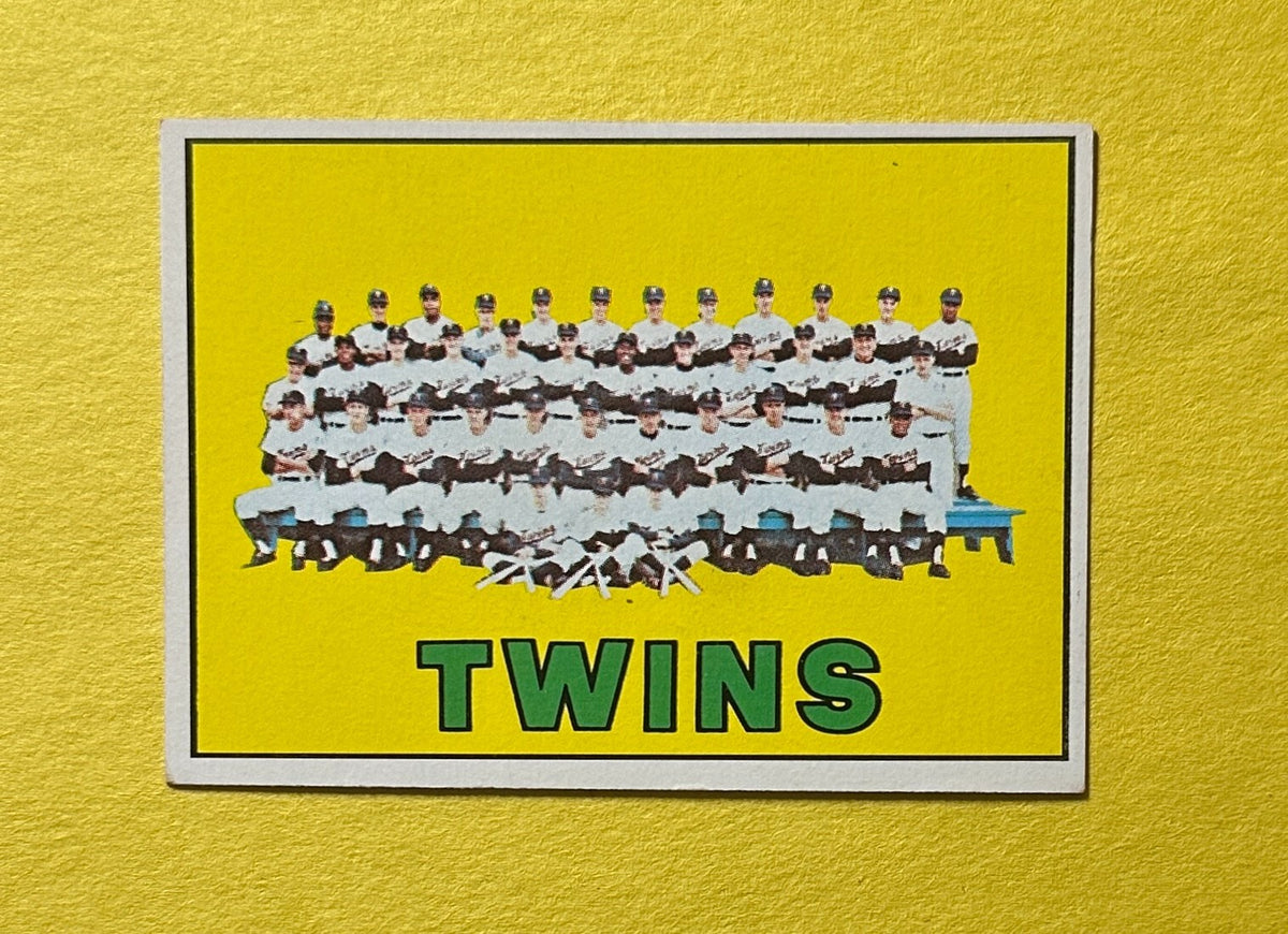 1967 TOPPS MINNESOTA TWINS TEAM CARD #211
