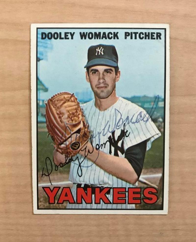 DOOLEY WOMACK NEW YORK YANKEES SIGNED VINTAGE 1967 TOPPS CARD #77 W/COA