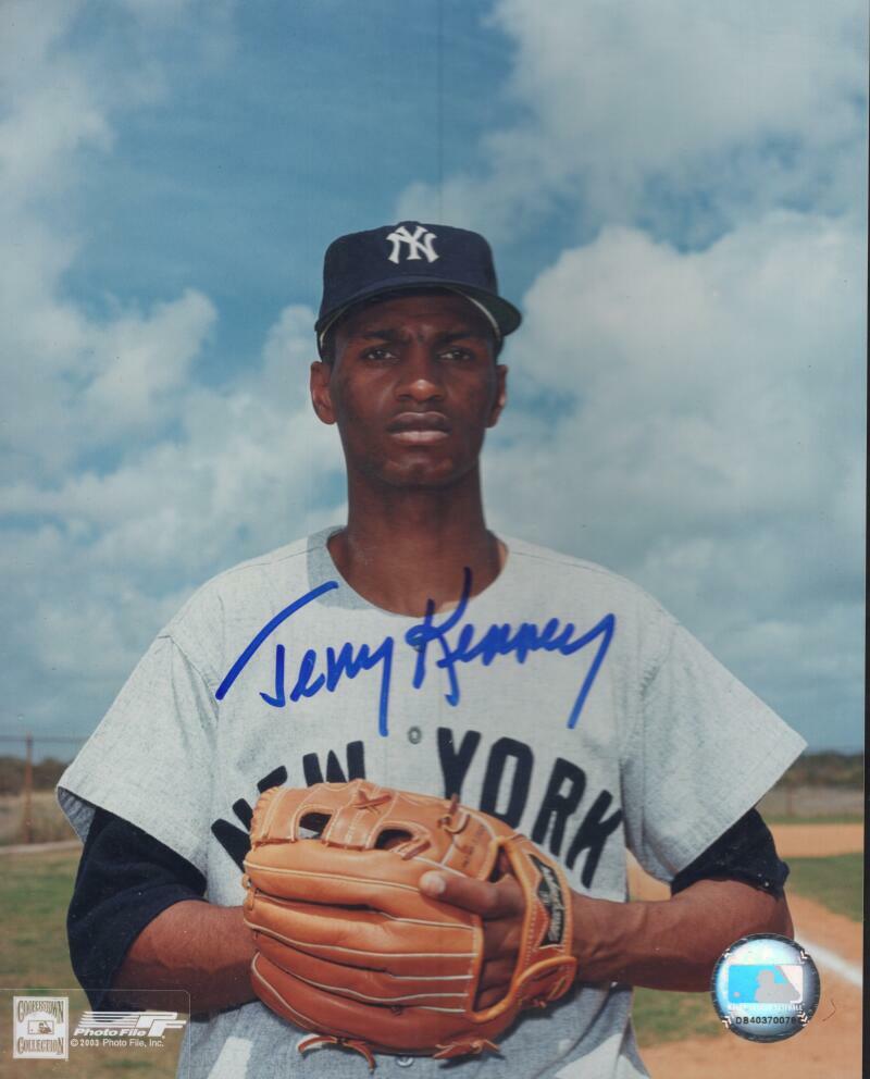 JERRY KENNEY  NEW YORK YANKEES  SIGNED AUTOGRAPHED  8X10 PHOTO W/ COA
