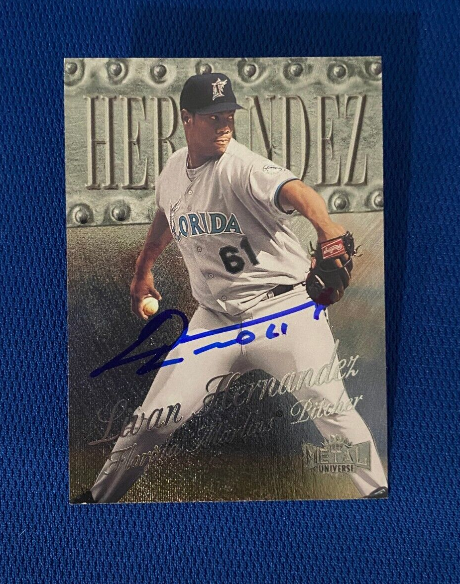 1999 FLEER METAL LIVAN HERNANDEZ FL MARLINS AUTOGRAPH SIGNED CARD #73 W/COA