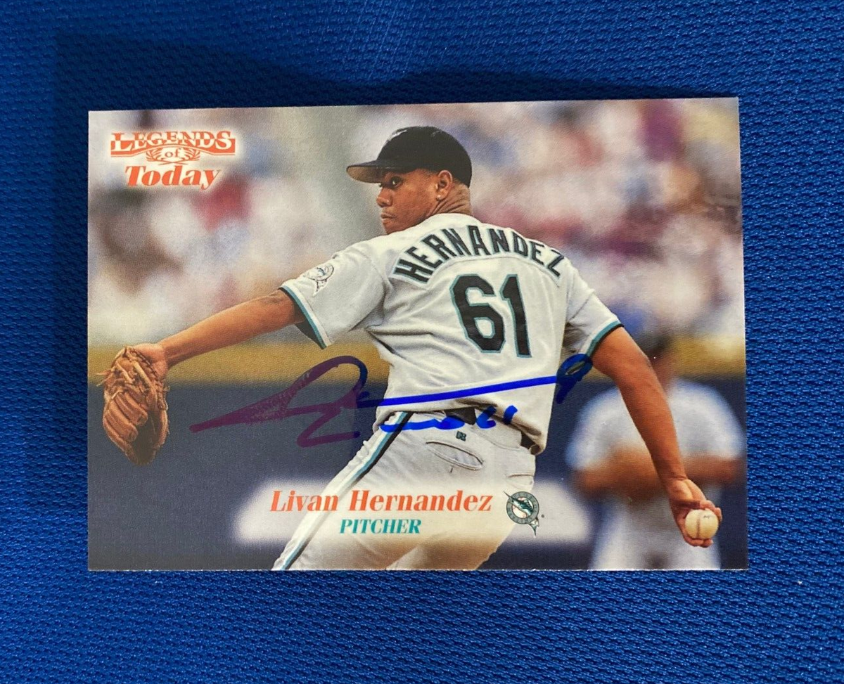 1998 FLEER LEGENDS LIVAN HERNANDEZ FL MARLINS AUTOGRAPH SIGNED CARD #91 W/COA