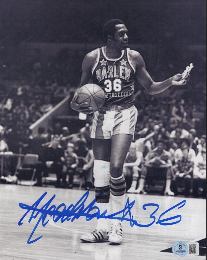 MEADOWLARK LEMON HARRLEM GLOBETROTTERS SIGNED 8X10 PHOTO BECKETT AUTH