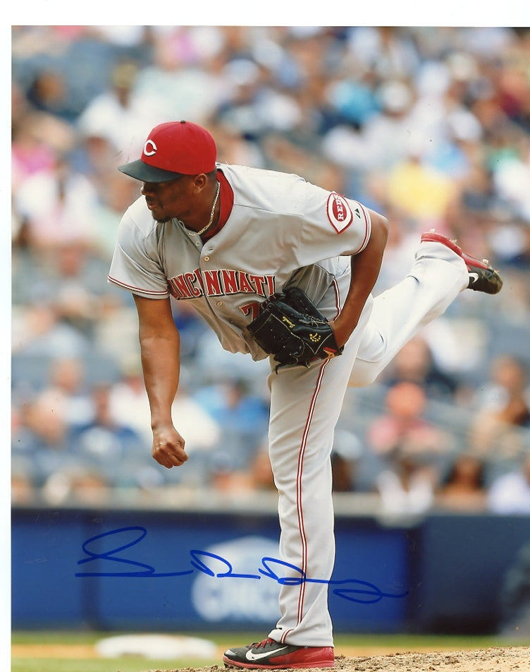 JUMBO  DIAZ    ON MOUND     CINCINNATI  REDS  SIGNED AUTOGRAPHED 8X10  PHOTO 