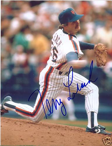 TERRY  LEACH  NY METS    SIGNED 8X10