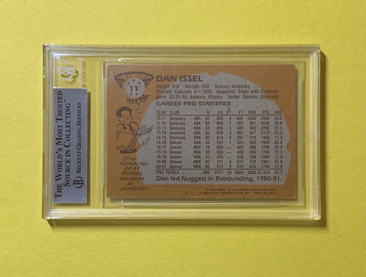 1981-1982 TOPPS DAN ISSEL #11 AUTHENTIC AUTO BECKETT CERTIFIED NUGGETS