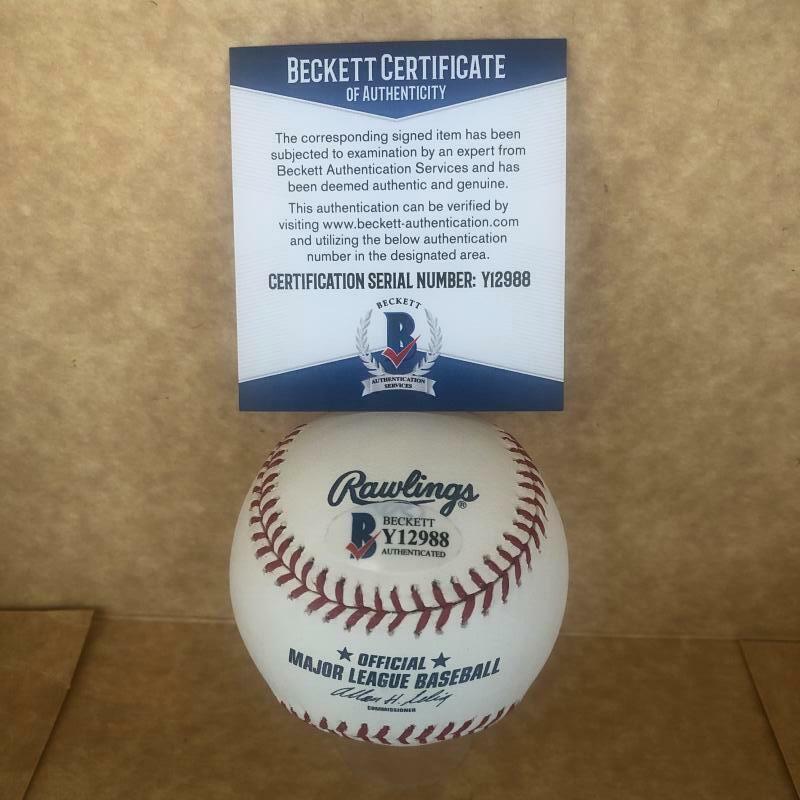 LUIS TIANT BOSTON RED SOX SIGNED AUTOGRAPHED M.L. BASEBALL BECKETT Y12988