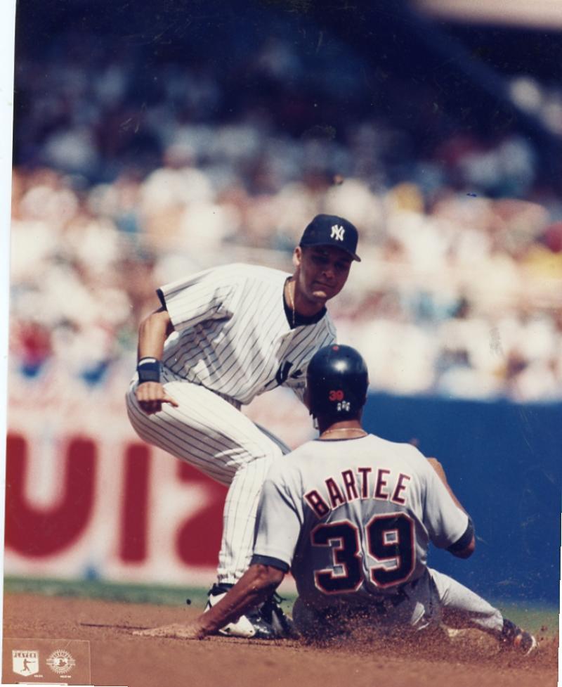 DEREK JETER ACTION NEW YORK YANKEES UNSIGNED 8X10 PHOTO