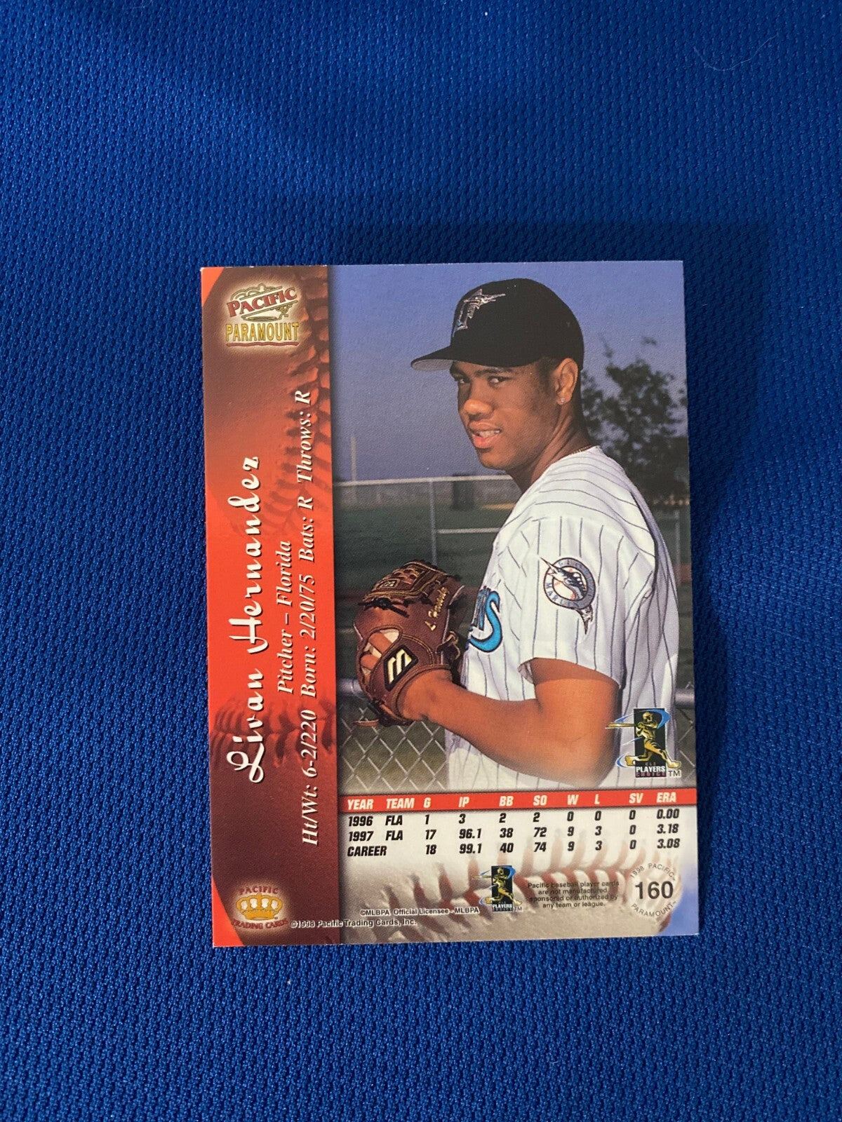 1998 PACIFIC PARAMOUNT LIVAN HERNANDEZ MARLINS AUTOGRAPH SIGNED CARD #160 W/COA
