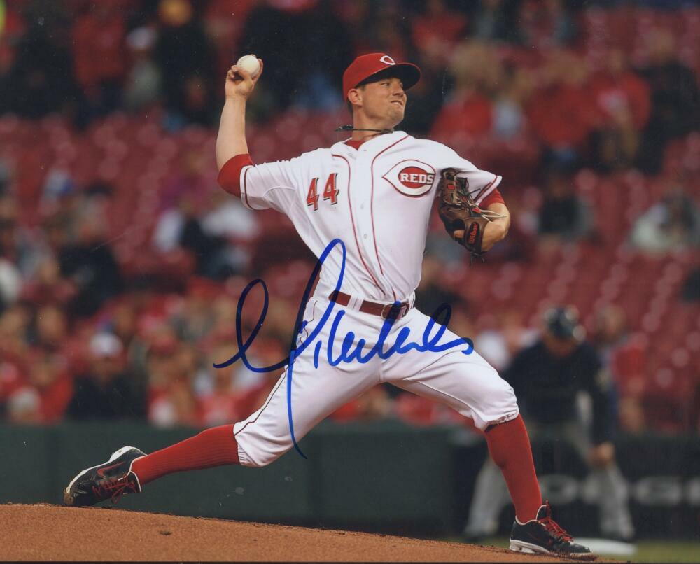 MIKE LEAKE CINCINNATI REDS  SIGNED AUTOGRAPHED 8X10 PHOTO W/ COA